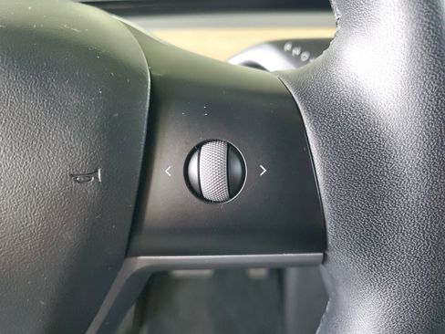 Used 2021 Tesla Model Y Long Range AWD/4WD image 25