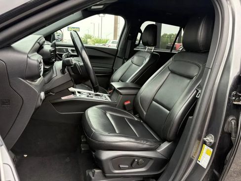 Used 2020 Ford Explorer XLT w/ Equipment Group 202A AWD/4WD image 21