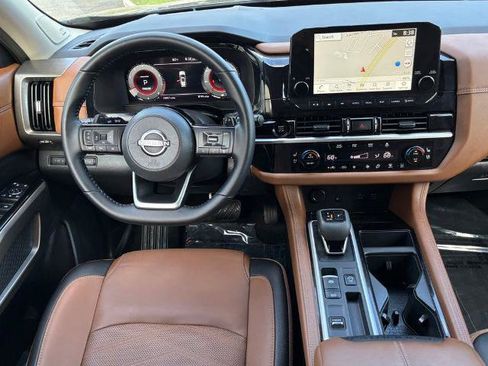 Certified 2025 Nissan Pathfinder Platinum w/ Cargo Package FWD image 15