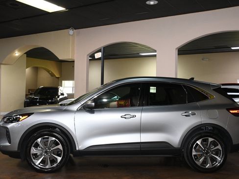 Used 2024 Ford Escape Platinum AWD/4WD image 51