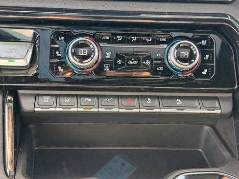 Used 2025 GMC Sierra 2500 AT4 w/ AT4 Premium Plus Package image 17