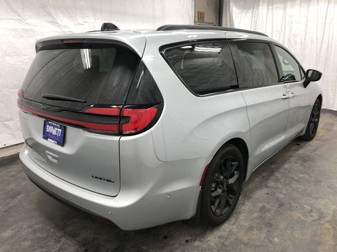 Certified 2024 Chrysler Pacifica Limited w/ S Appearance Package FWD image 5