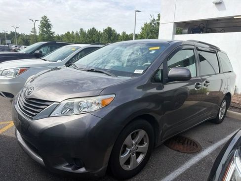 Used 2013 Toyota Sienna LE FWD image 1