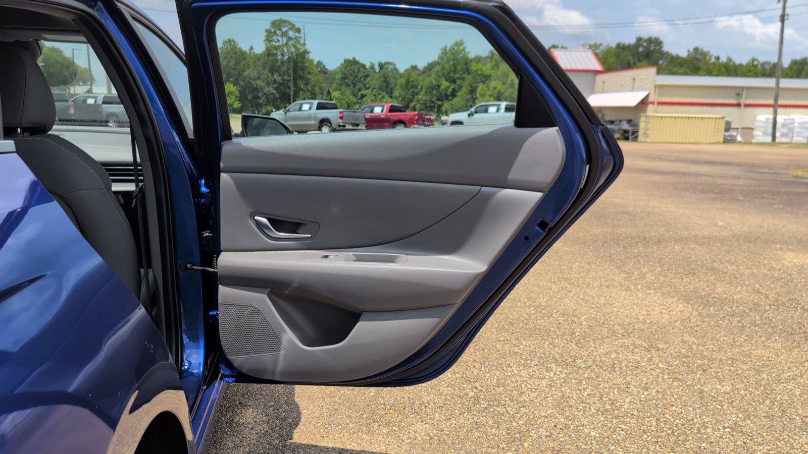 Used 2025 Hyundai Elantra SEL FWD image 18