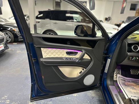 Used 2018 Bentley Bentayga AWD/4WD image 13