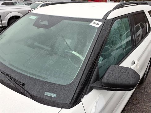 Used 2026 Ford Explorer Active image 4