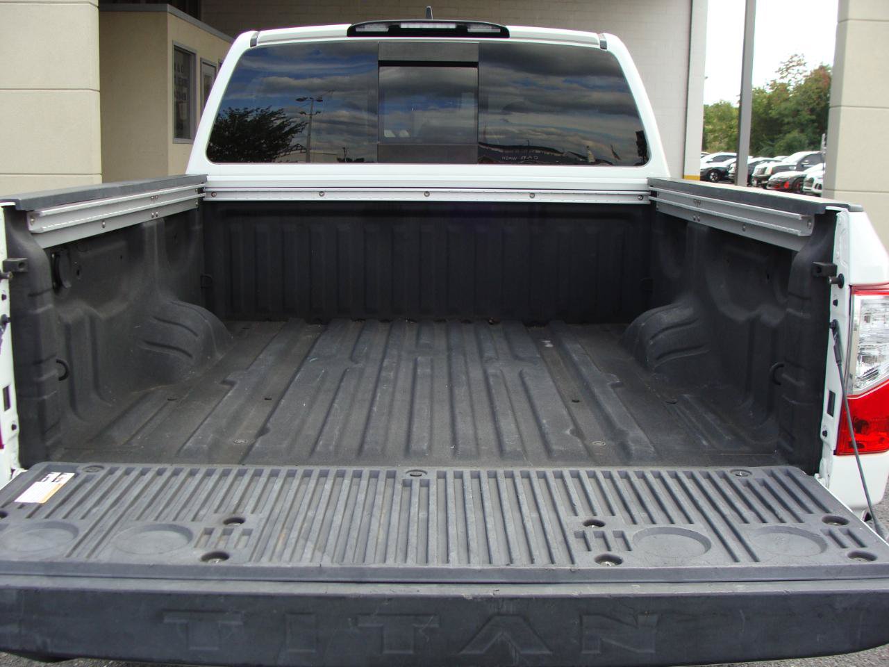 Used 2024 Nissan Titan SV w/ SV Convenience Package AWD/4WD image 38
