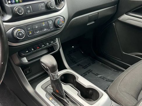 Used 2022 Chevrolet Colorado LT w/ Safety Package image 19