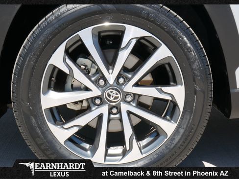 Used 2024 Toyota Corolla Cross XLE w/ Convenience Package FWD image 19