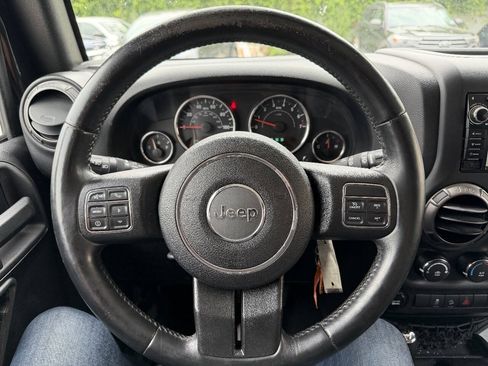 Used 2015 Jeep Wrangler Unlimited Sport w/ Connectivity Group AWD/4WD image 12