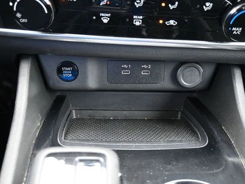 Used 2024 Nissan Rogue S image 41