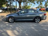 Certified 2022 Volkswagen Jetta SE image 4