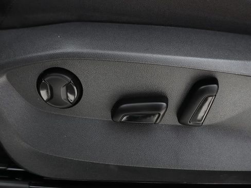 Used 2022 Volkswagen Tiguan SE FWD image 18