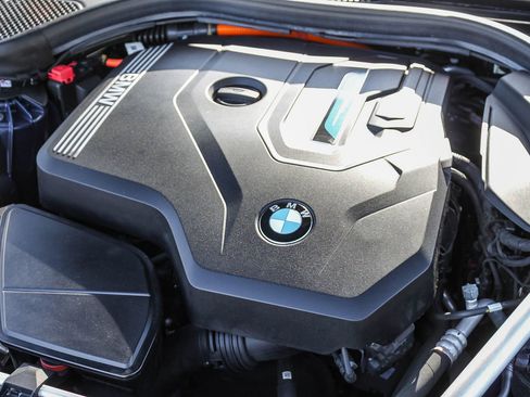 Used 2022 BMW 530e w/ Premium Package image 28