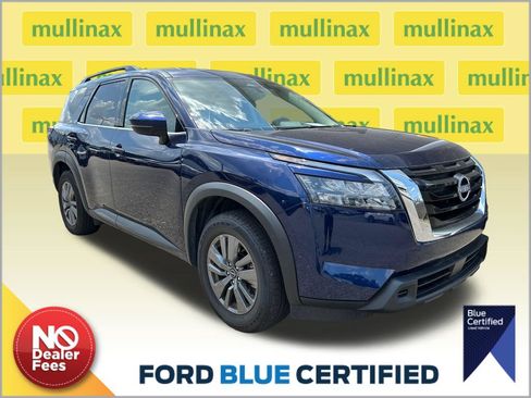 Used 2025 Nissan Pathfinder SV FWD image 1