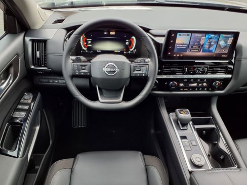 New 2026 Nissan Pathfinder SL image 14