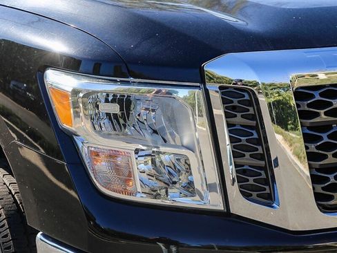 Used 2017 Nissan Titan SV RWD image 10