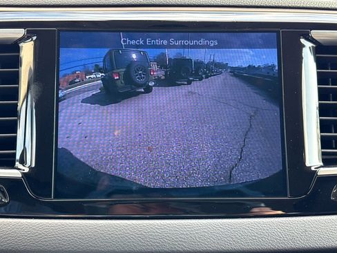 Used 2017 Chrysler Pacifica Touring-L Plus image 23