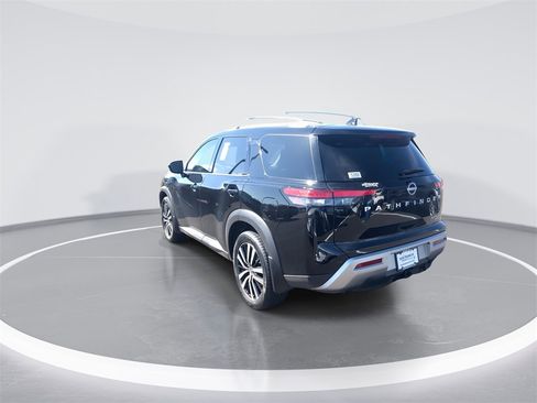 Used 2024 Nissan Pathfinder Platinum w/ Cargo Package image 6