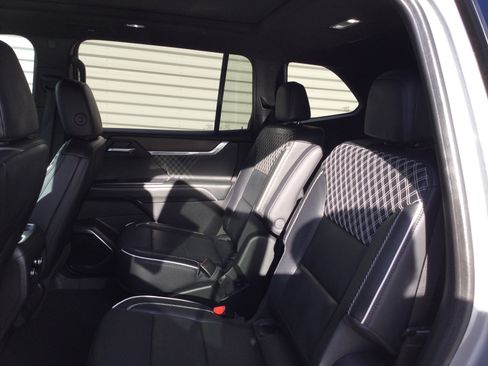 Used 2024 GMC Acadia Denali w/ Super Cruise Package image 8