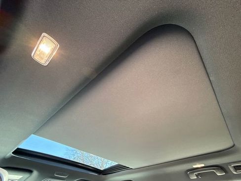 Used 2025 Nissan Armada Platinum image 17