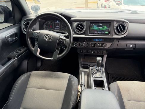 Used 2021 Toyota Tacoma TRD Off-Road w/ Technology Package AWD/4WD image 19