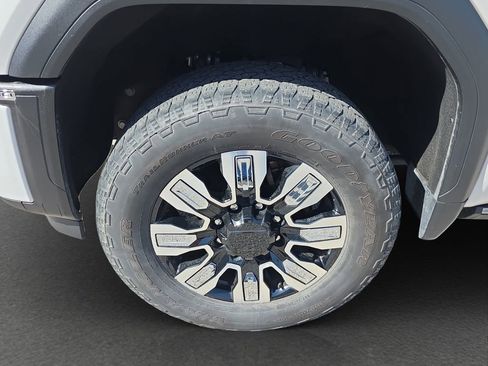 Used 2024 GMC Sierra 2500 Denali w/ Denali Reserve Package AWD/4WD image 4