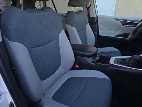 Used 2022 Toyota RAV4 XLE image 25