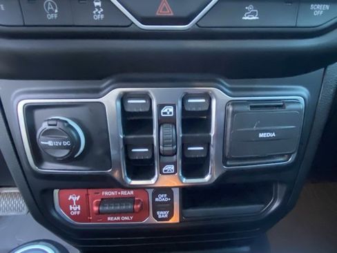 Used 2023 Jeep Gladiator Rubicon w/ Cold Weather Group image 21