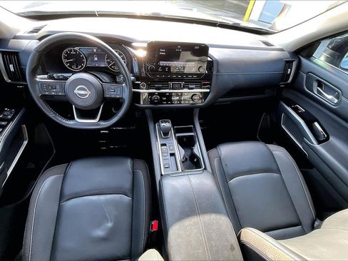 Used 2023 Nissan Pathfinder SL w/ Lighting Package (N92) image 3