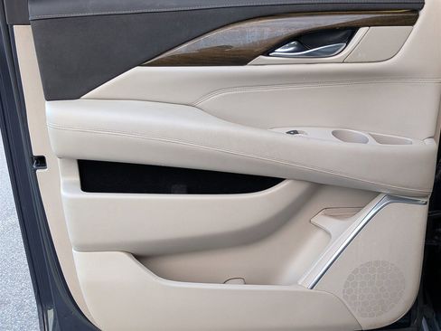 Used 2020 Cadillac Escalade ESV Luxury image 27