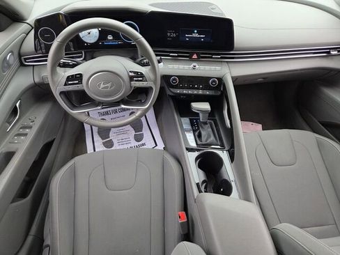 Used 2025 Hyundai Elantra SEL FWD image 9