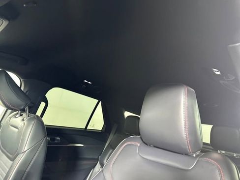 Used 2025 Ford Explorer ST-Line image 12