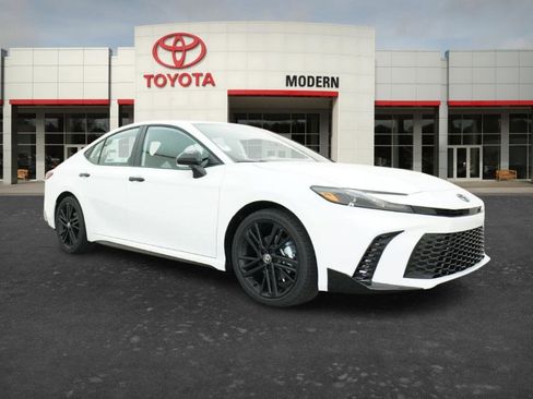 New 2026 Toyota Camry Hybrid FWD image 15