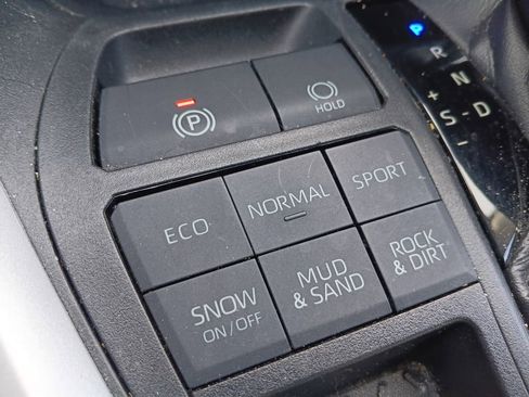 Used 2019 Toyota RAV4 XLE Premium image 10