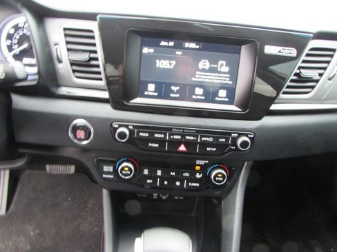 Used 2019 Kia Niro EX image 18