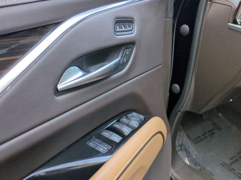 Used 2021 Cadillac Escalade Premium Luxury AWD/4WD image 15