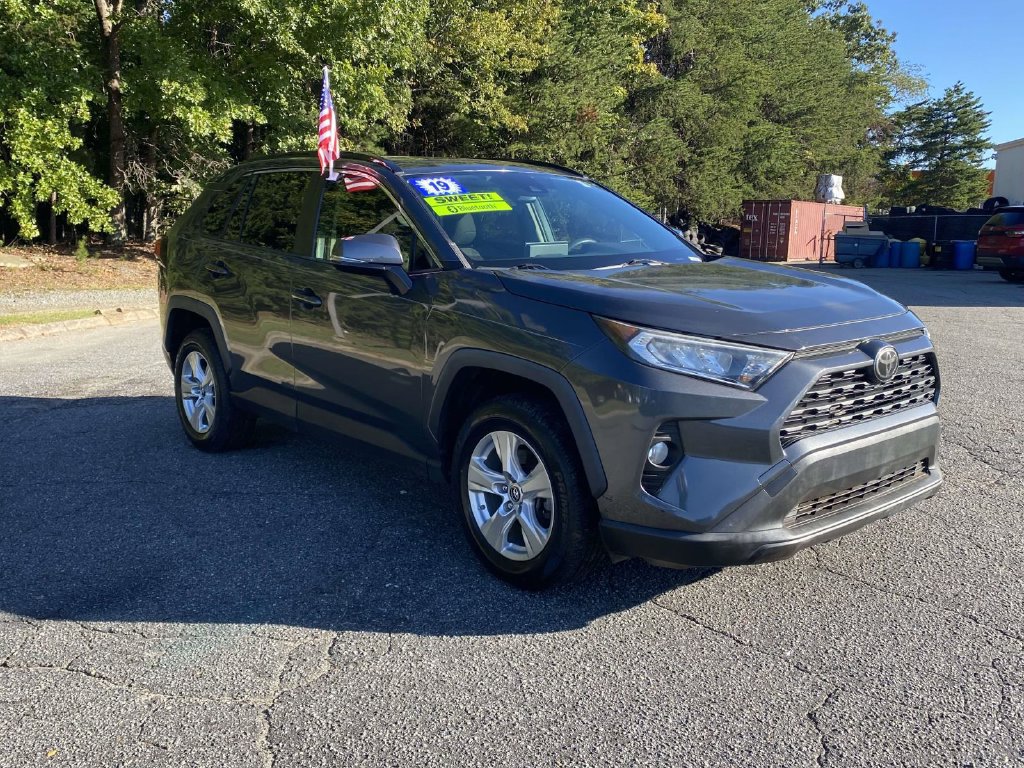 Used 2019 Toyota RAV4 XLE FWD image 6