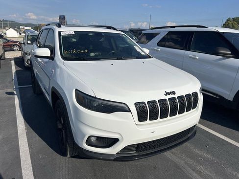 Used 2019 Jeep Cherokee Latitude Plus AWD/4WD image 2