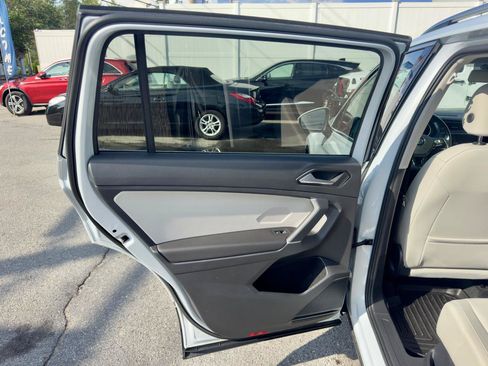 Used 2018 Volkswagen Tiguan SEL AWD/4WD image 22