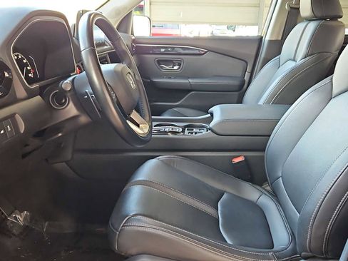 Used 2025 Honda Pilot EX-L image 16