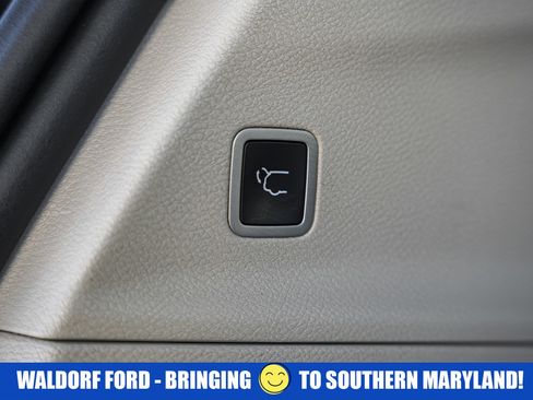 Used 2023 Chrysler Pacifica Limited image 11