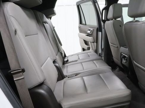 Used 2024 Chevrolet Tahoe Z71 w/ Luxury Package image 28