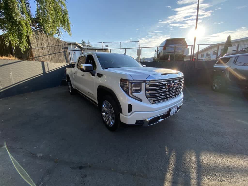 Used 2022 GMC Sierra 1500 Denali w/ Denali Reserve Package AWD/4WD image 8