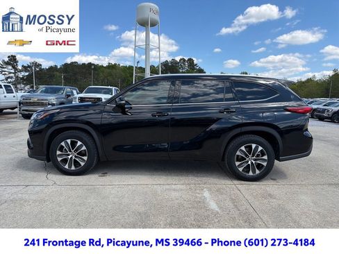 Used 2020 Toyota Highlander XLE FWD image 4