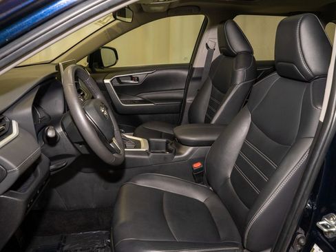 Used 2023 Toyota RAV4 XLE Premium image 11