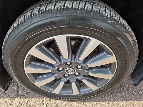 Certified 2019 Toyota Sienna XLE image 9