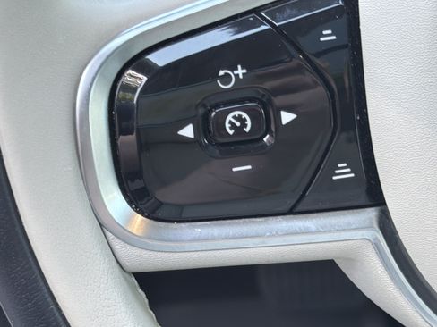 Certified 2024 Volvo XC60 B5 Plus w/ Protection Package Premier AWD/4WD image 19