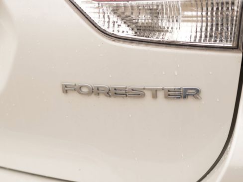 Used 2023 Subaru Forester Premium image 34