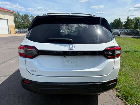 Used 2023 Honda Pilot LX image 3